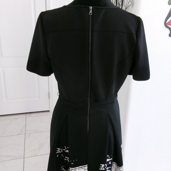 Elie Tahari CITY SCAPE Graphic Print Short Sleeve Dress Stretch 8 Black Whit - Picture 9 of 16